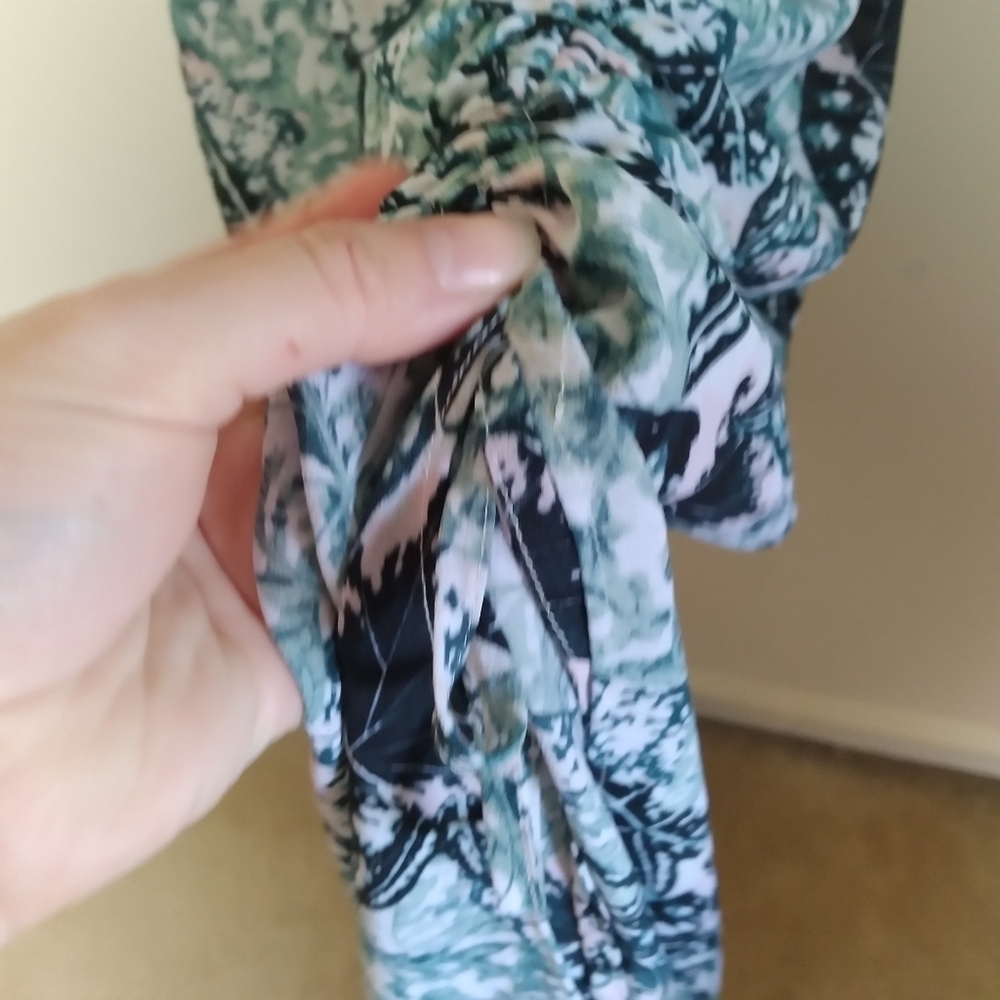 Bebe Green and White Shirred Tropical Print Short Sleeve Midi Dress Size XS - Picture 11 of 16